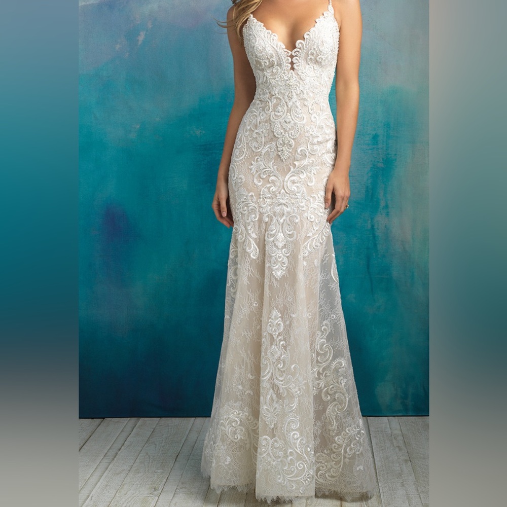 perfect sleeveless fit, lare gown,stylish classic taste.beautifully embroidered - Picture 5 of 11